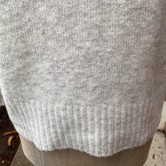 Madewell alpaca/wool blended with other material. Gorgeous stretchy sweater! - Picture 5 of 11